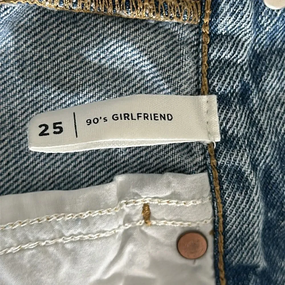 PacSun Women’s 90’s Girlfriend Distressed Light Wash Jean Shorts Size 25